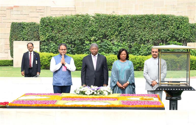 The President of the Republic of Angola, Mr. Joao Manuel Goncalves Lourenco laying a wreath at the Samadhi of Mahatma Gandhi at Rajghat, in Delhi on May 03, 2025.