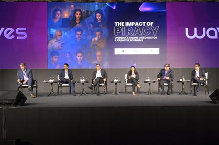  Neil Gane, Vivek Couto, Dr. Shruti Mantri, Anurag Kashyap, Anil Lale and Praveen Anand had participated in a panel discussion on Piracy: Safeguarding content through technology at WAVES2025 Summit (sitting), in Mumbai, Maharashtra on May 03, 2025.:Ministry of Information & Broadcasting
