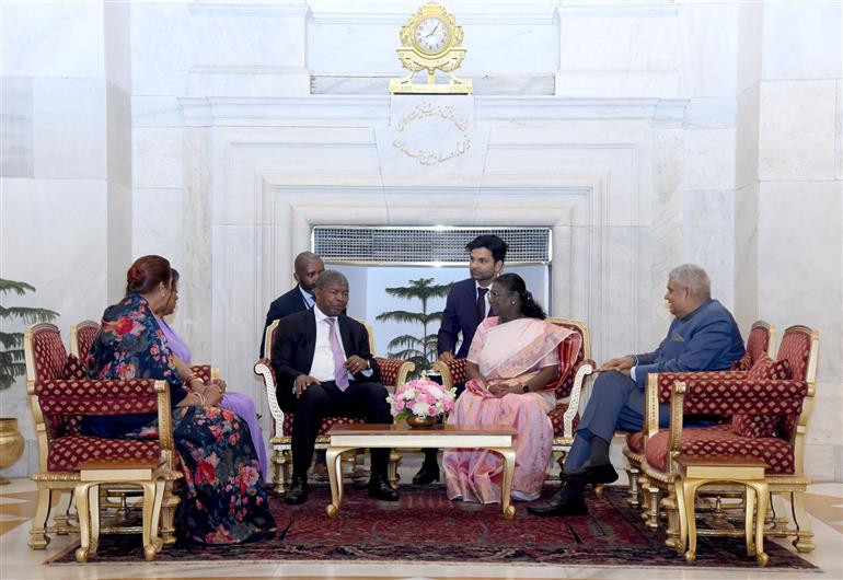 The President of India, Smt. Droupadi Murmu meeting with the President of the Republic of Angola, Mr. Joao Manuel Goncalves Lourenco at Rashtrapati Bhavan, in New Delhi on May 03, 2025.