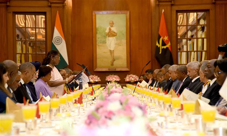 The President of India, Smt Droupadi Murmu hosted a banquet in honour of the President of the Republic of Angola, Mr. Joao Manuel Goncalves Lourenco at Rashtrapati Bhavan, in New Delhi on May 03, 2025.