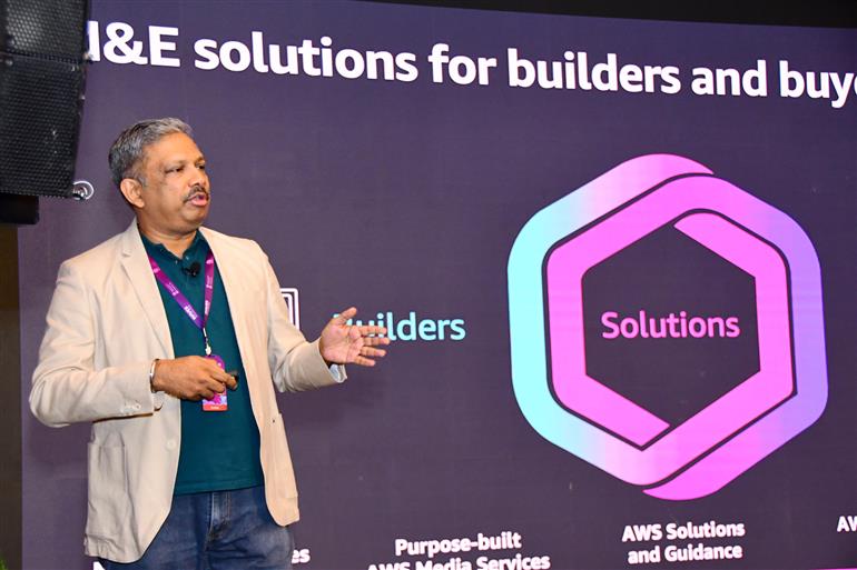 Resource person from Amazon AWS advised startups at the WAVES 2025 in Mumbai, Maharashtra on May 04, 2025.:Ministry of Information & Broadcasting