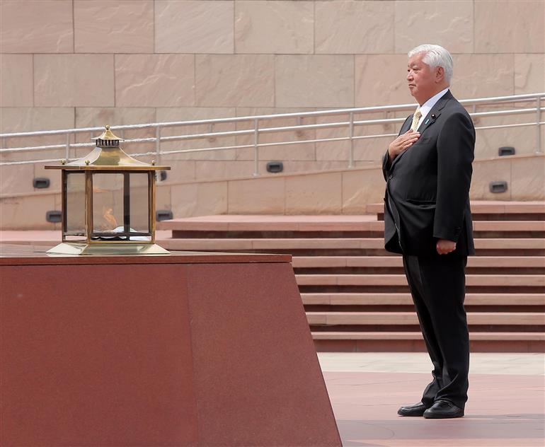 The Minister of Defense of Japan, Mr Gen Nakatani paying homage to the fallen heroes at the National War Memorial, in New Delhi on May 05, 2025.