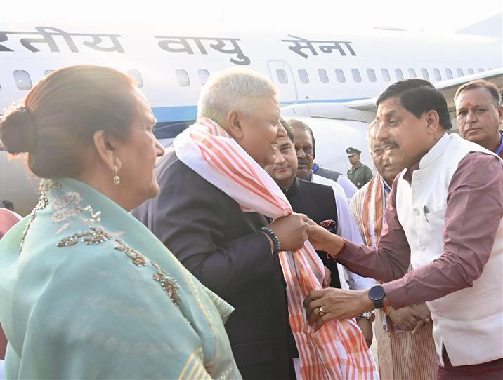 The Vice President of India, Shri Jagdeep Dhankhar and Dr. Sudesh Dhankhar being welcomed by Shri Mangubhai C. Patel, Governor of Madhya Pradesh, Shri Mohan Yadav, Chief Minister of Madhya Pradesh, Shri Shivraj Singh Chouhan, Union Minister of Agriculture and Farmers Welfare, Shri Jyotiraditya M. Scindia, Union Minister of Communications; and Minister of Development of North Eastern Region and other dignitaries on their arrival in Gwalior, Madhya Pradesh on May 4, 2025.