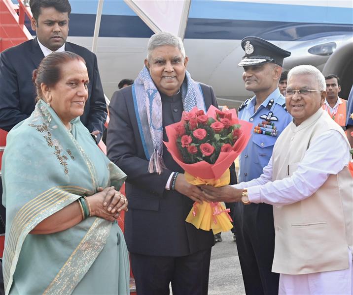 The Vice President of India, Shri Jagdeep Dhankhar and Dr. Sudesh Dhankhar being welcomed by Shri Mangubhai C. Patel, Governor of Madhya Pradesh, Shri Mohan Yadav, Chief Minister of Madhya Pradesh, Shri Shivraj Singh Chouhan, Union Minister of Agriculture and Farmers Welfare, Shri Jyotiraditya M. Scindia, Union Minister of Communications; and Minister of Development of North Eastern Region and other dignitaries on their arrival in Gwalior, Madhya Pradesh on May 4, 2025.