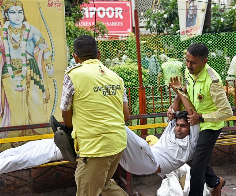 Glimpses of ‘MOCK DRILL’ in Central Market, Lajpat Nagar, New Delhi on May 07, 2025.:Ministry of Information & Broadcasting