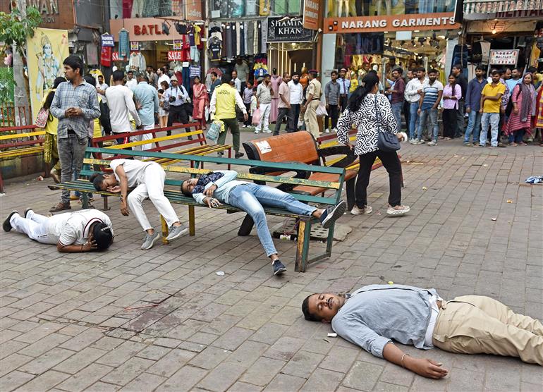 Glimpses of ‘MOCK DRILL’ in Central Market, Lajpat Nagar, New Delhi on May 07, 2025.:Ministry of Information & Broadcasting