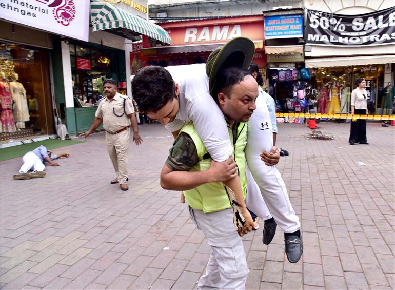 Glimpses of ‘MOCK DRILL’ in Central Market, Lajpat Nagar, New Delhi on May 07, 2025.:Ministry of Information & Broadcasting