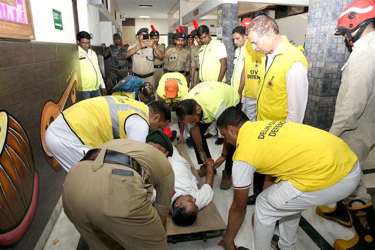Glimpses of ‘MOCK DRILL’ in Birla Vidya Niketan, Pushp Vihar, New Delhi on May 07, 2025.:Ministry of Information & Broadcasting