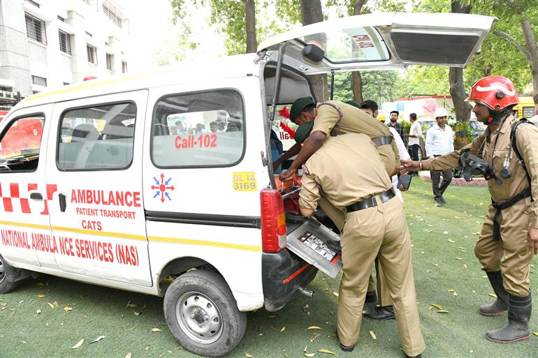Glimpses of ‘MOCK DRILL’ in Birla Vidya Niketan, Pushp Vihar, New Delhi on May 07, 2025.:Ministry of Information & Broadcasting