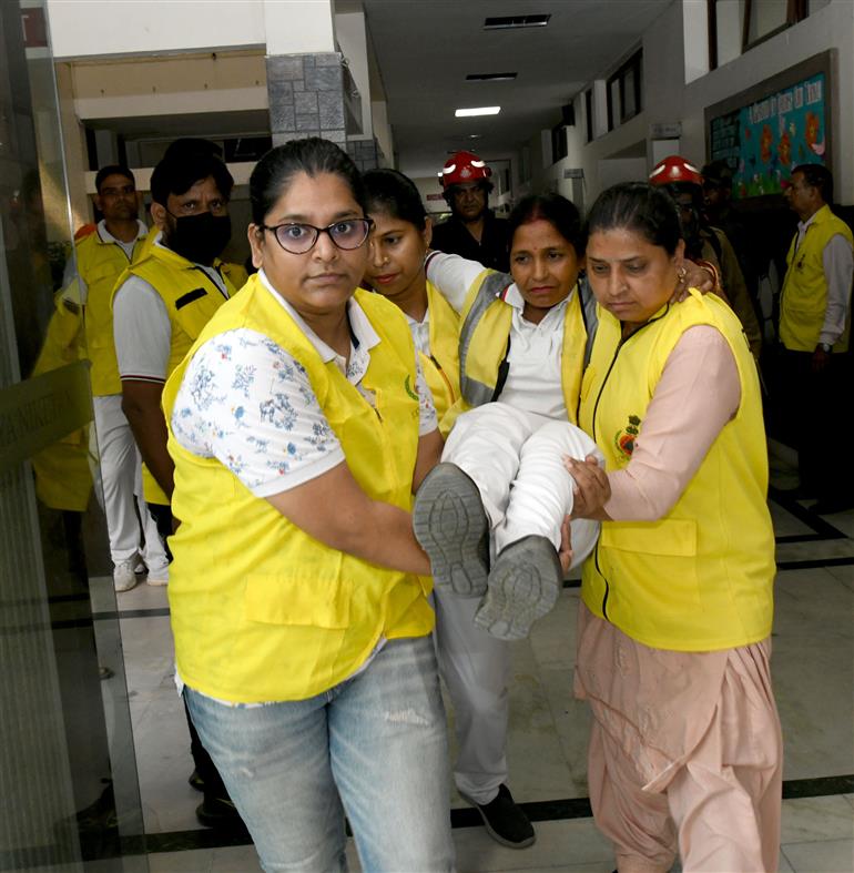 Glimpses of ‘MOCK DRILL’ in Birla Vidya Niketan, Pushp Vihar, New Delhi on May 07, 2025.:Ministry of Information & Broadcasting