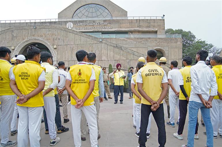 Glimpses of ‘MOCK DRILL’ at NDMC, Palika Kendra, Sansad Marg, in New Delhi on May 07, 2025.:Ministry of Information & Broadcasting