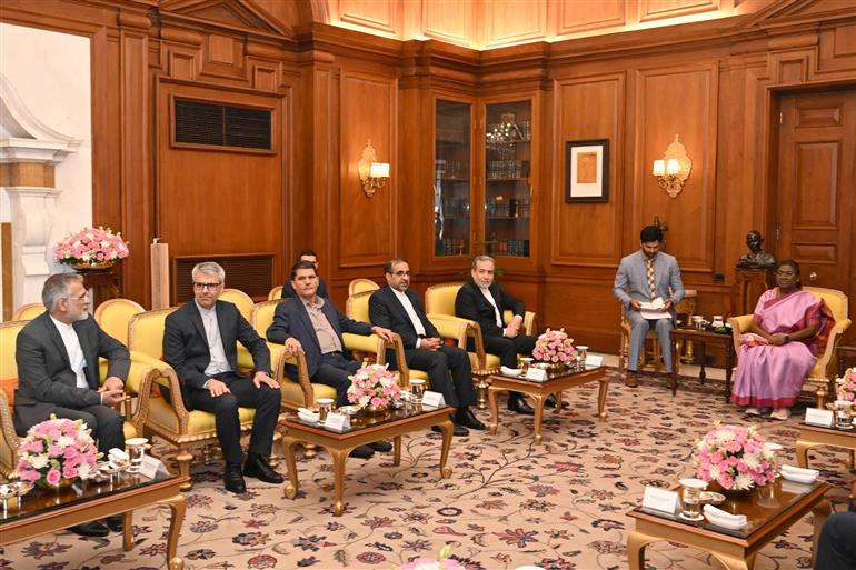 Dr. Abbas Araghchi, Minister of Foreign Affairs of the Islamic Republic of Iran calls on the President of India, Smt. Droupadi Murmu at Rashtrapati Bhavan, in New Delhi on May 08, 2025.