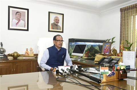 The Union Minister for Agriculture Shri Shivraj Singh Chouhan, addresses a press conference in his chamber Krishi Bhavan, New Delhi on May 09, 2025.