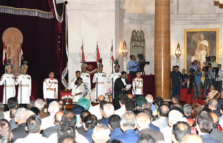 The President, Smt. Droupadi Murmu administers the oath of office to Shri Justice Bhushan Ramkrishna Gavai as the Chief Justice of India at Rashtrapati Bhavan, in New Delhi on May 14, 2025.