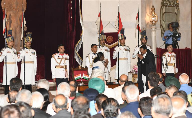 The President, Smt. Droupadi Murmu at Swearing-in-Ceremony of the Chief Justice of India Shri Justice Bhushan Ramkrishna Gavai at Rashtrapati Bhavan, in New Delhi on May 14, 2025.