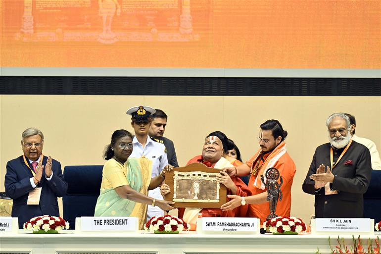 The President of India, Smt Droupadi Murmu presents the 58th Jnanpith Award to Jagadguru Rambhadracharya, in New Delhi on May 16, 2025.