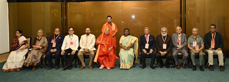 The President of India, Smt Droupadi Murmu in a group photograph with Jagadguru Rambhadracharya and other dignitaries, in New Delhi on May 16, 2025.
