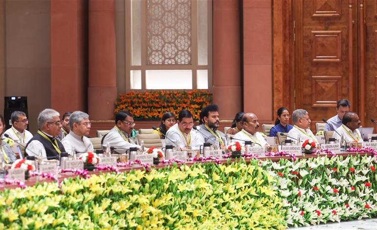 प्रधानमंत्री श्री नरेन्द्र मोदी 24 मई, 2025 को नई दिल्ली में नीति आयोग की 10वीं गवर्निंग काउंसिल की बैठक की अध्यक्षता करते हुए।