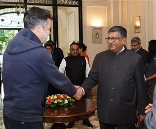 एक सर्वदलीय संसदीय प्रतिनिधिमंडल ने पेरिस में फ्रांसीसी और अंतर्राष्ट्रीय मीडिया से मुलाकात की और आतंकवाद के खिलाफ भारत की लड़ाई और ‘ऑपरेशन सिंदूर’ की सफलता के बारे में खुलकर चर्चा की।
:Ministry of Information & Broadcasting