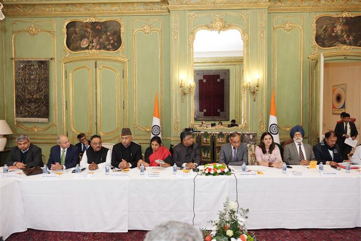 एक सर्वदलीय संसदीय प्रतिनिधिमंडल ने पेरिस में फ्रांसीसी और अंतर्राष्ट्रीय मीडिया से मुलाकात की और आतंकवाद के खिलाफ भारत की लड़ाई और ‘ऑपरेशन सिंदूर’ की सफलता के बारे में खुलकर चर्चा की।:Ministry of Information & Broadcasting