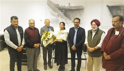 सांसद सुश्री कनिमोझी के नेतृत्व में एक सर्वदलीय प्रतिनिधिमंडल ग्रीस की राजधानी एथेंस पहुंचा।
:Ministry of Information & Broadcasting