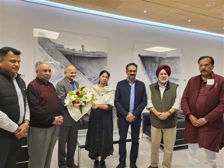 सांसद सुश्री कनिमोझी के नेतृत्व में एक सर्वदलीय प्रतिनिधिमंडल ग्रीस की राजधानी एथेंस पहुंचा।:Ministry of Information & Broadcasting