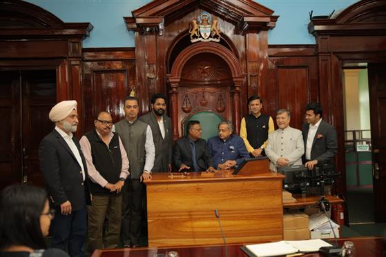 गुयाना की नेशनल असेंबली के स्पीकर श्री मंजूर नादिर ने गुयाना के ऐतिहासिक संसद भवन में एक सर्वदलीय संसदीय प्रतिनिधिमंडल का स्वागत किया।:Ministry of Information & Broadcasting