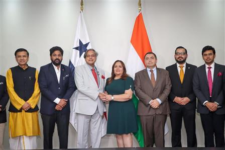 डॉ. शशि थरूर के नेतृत्व में पनामा के दौरे पर गए संसदीय प्रतिनिधिमंडल ने नेशनल असेंबली के अध्यक्ष डाना कास्टानेडा से मुलाकात की।:Ministry of Information & Broadcasting