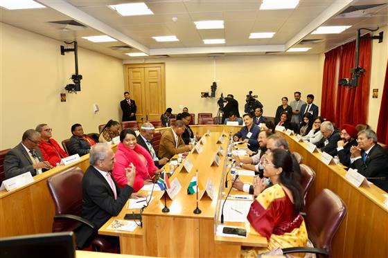 सर्वदलीय संसदीय प्रतिनिधिमंडल ने अंतर्राष्ट्रीय संबंध एवं सहयोग संबंधी संसदीय पोर्टफोलियो समिति के अध्यक्ष श्री सुप्रा ओबाकेंग रामोलेत्सी महुमपेलो और समिति के अन्य सदस्यों से मुलाकात की तथा उन्हें ऑपरेशन सिंदूर के बारे में जानकारी प्रदान की।:Ministry of Information & Broadcasting