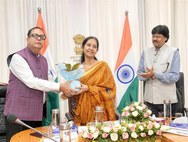 The Controller General of Communication Accounts (CGCA), Smt. Vandana Gupta at the inauguration of the All India Digital Life Certificate Campaign at Sanchar Lekha Bhawan, in New Delhi on November 03, 2025.