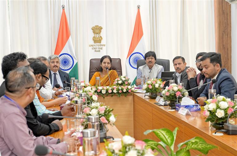 The Controller General of Communication Accounts (CGCA), Smt. Vandana Gupta addressing at the inauguration of the All India Digital Life Certificate Campaign at Sanchar Lekha Bhawan, in New Delhi on November 03, 2025.