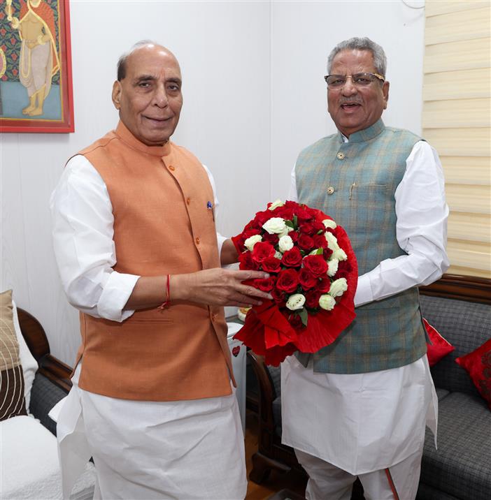 Governor of Sikkim, Shri Om Prakash Mathur calling on the Union Minister for Defence, Shri Rajnath Singh, in New Delhi on November 03, 2025.