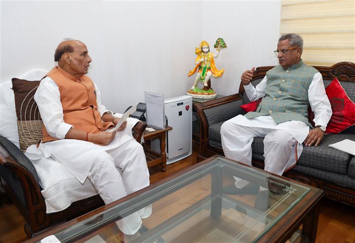 Governor of Sikkim, Shri Om Prakash Mathur calling on the Union Minister for Defence, Shri Rajnath Singh, in New Delhi on November 03, 2025.