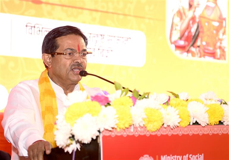 The Minister of State for Consumer Affairs, Food & Public Distribution and Social Justice & Empowerment, Shri B. L. Verma addressing the Shilp Samagam Mela 2025 at Dilli Haat INA, in New Delhi on November 03, 2025. 