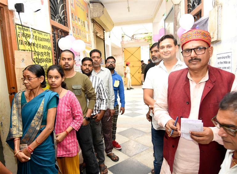 voters standing in queue to cast their votes at a polling booth during the 1st phase of the Bihar Assembly Election 2025 at Patna Sahib in Patna, Bihar on November 06, 2025.