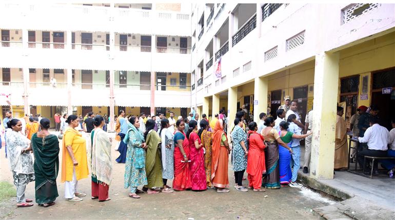 voters standing in queue to cast their votes at a polling booth during the 1st phase of the Bihar Assembly Election 2025 at Sri Guru Govind Singh Girl High School, Patna Sahib in Patna, Bihar on November 06, 2025.