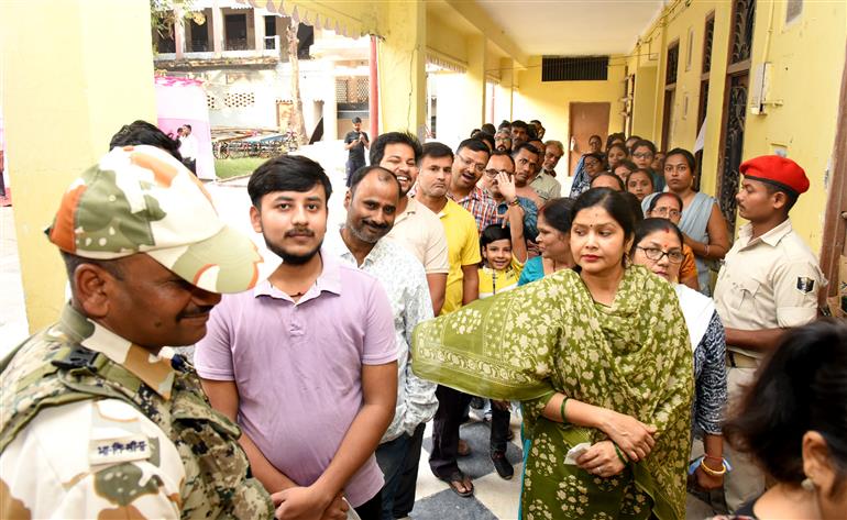 voters standing in queue to cast their votes at a polling booth during the 1st phase of the Bihar Assembly Election 2025 at Sri Guru Govind Singh Girl High School, Patna Sahib in Patna, Bihar on November 06, 2025.