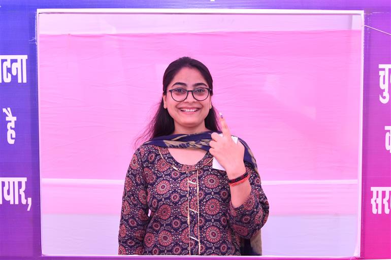 Voters showing mark of indelible ink after casting their votes at a polling booth during the 1st phase of the Bihar Assembly Election 2025 at Sri Guru Govind Singh Girl High School, Patna Sahib in Patna, Bihar on November 06, 2025.
