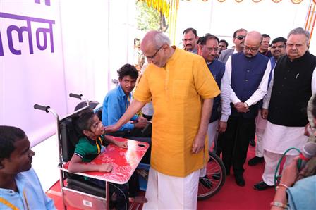 The Vice-President of India Shri C. P. Radhakrishnan was given a demonstration of various social initiatives led by women’s groups-including Assistive Devices made by Divyangjan themselves, during the Lakhpati Didi Sammelan at Rajnandgaon, in Chhattisgarh on November 05, 2025.