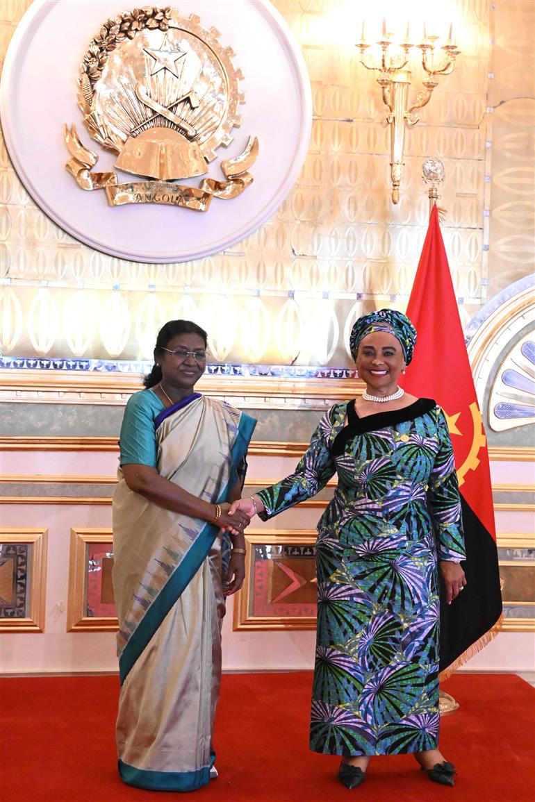 The President of India, Smt Droupadi Murmu warmly welcomed by President of the National Assembly of Angola, Carolina Cerqueira during the visit of the National Assembly of Angola at Luanda, in Angola on November 10, 2025.