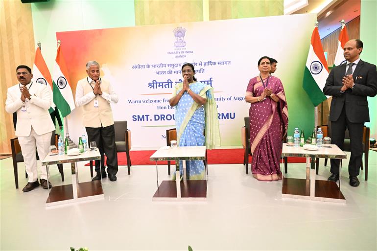 The President of India, Smt Droupadi Murmu attends a reception hosted by the Ambassador of India to Angola at Luanda, in Angola on November 10, 2025.

