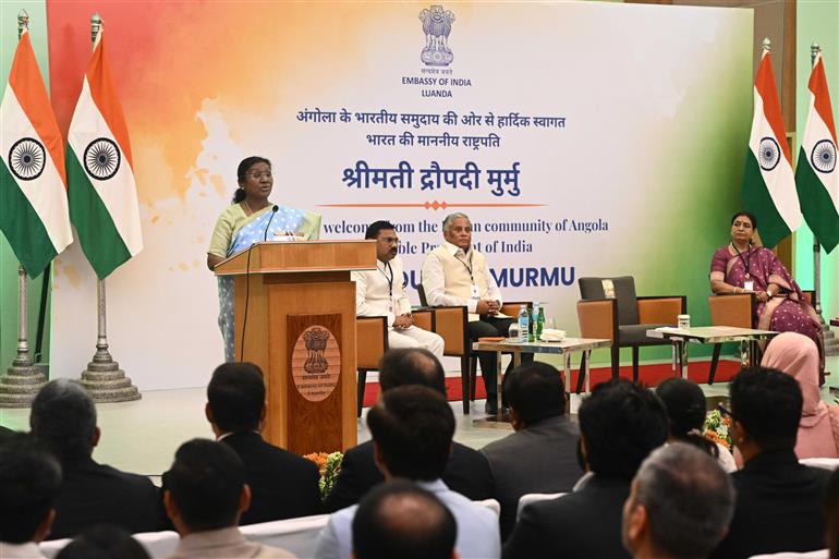 The President of India, Smt Droupadi Murmu addressing the members of the Indian Community at Luanda, in Angola on November 10, 2025.