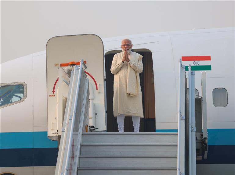 प्रधानमंत्री श्री नरेन्द्र मोदी 11 नवंबर 2025 को नई दिल्ली से भूटान के लिए रवाना होते हुए।:Prime Minister's Office प्रधानमंत्री श्री नरेन्द्र मोदी 11 नवंबर 2025 को नई दिल्ली से भूटान के लिए रवाना होते हुए।:Prime Minister