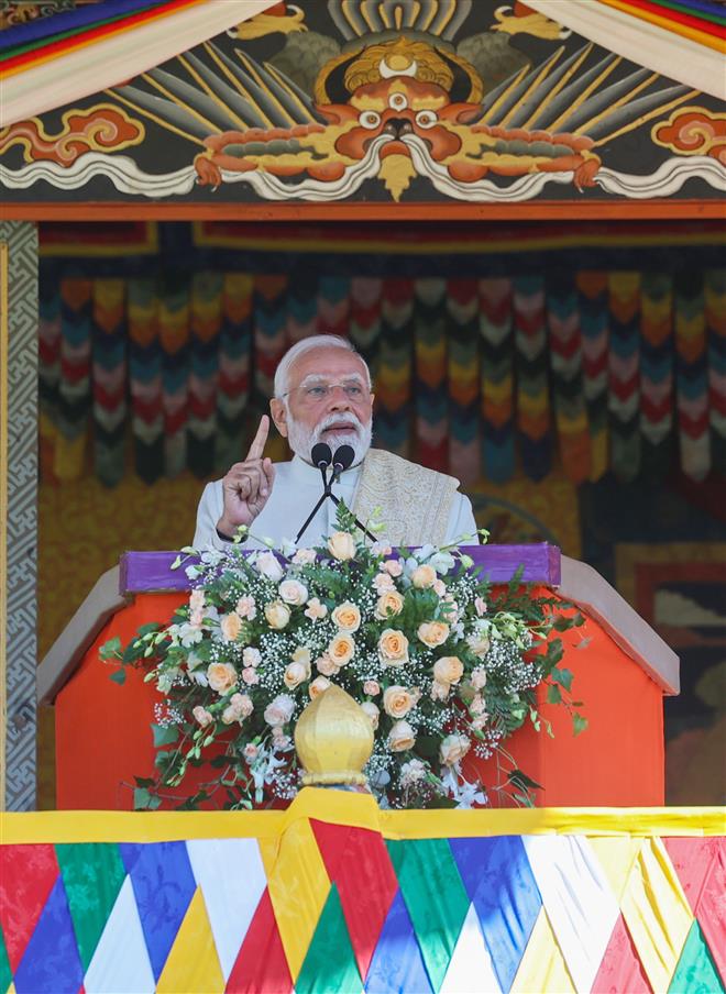 प्रधानमंत्री श्री नरेन्द्र मोदी 11 नवंबर, 2025 को भूटान के थिम्पू में चांगलीमेथांग समारोह स्थल पर भूटान के चौथे नरेश के 70वें जन्मदिन के उपलक्ष्य में आयोजित कार्यक्रम को संबोधित करते हुए।:Prime Minister's Office प्रधानमंत्री श्री नरेन्द्र मोदी 11 नवंबर, 2025 को भूटान के थिम्पू में चांगलीमेथांग समारोह स्थल पर भूटान के चौथे नरेश के 70वें जन्मदिन के उपलक्ष्य में आयोजित कार्यक्रम को संबोधित करते हुए।:Prime Minister
