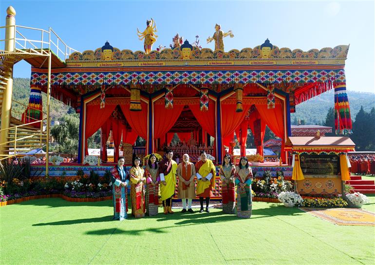 प्रधानमंत्री श्री नरेन्द्र मोदी ने 12 नवंबर 2025 को भूटान के थिंपू में महामहिम द्रुक ग्यालपो और चौथे नरेश महामहिम द्रुक ग्यालपो के साथ कालचक्र “व्हील ऑफ टाइम” सशक्तिकरण समारोह के उद्घाटन में शिरकत की।:Prime Minister's Office प्रधानमंत्री श्री नरेन्द्र मोदी ने 12 नवंबर 2025 को भूटान के थिंपू में महामहिम द्रुक ग्यालपो और चौथे नरेश महामहिम द्रुक ग्यालपो के साथ कालचक्र “व्हील ऑफ टाइम” सशक्तिकरण समारोह के उद्घाटन में शिरकत की।:Prime Minister