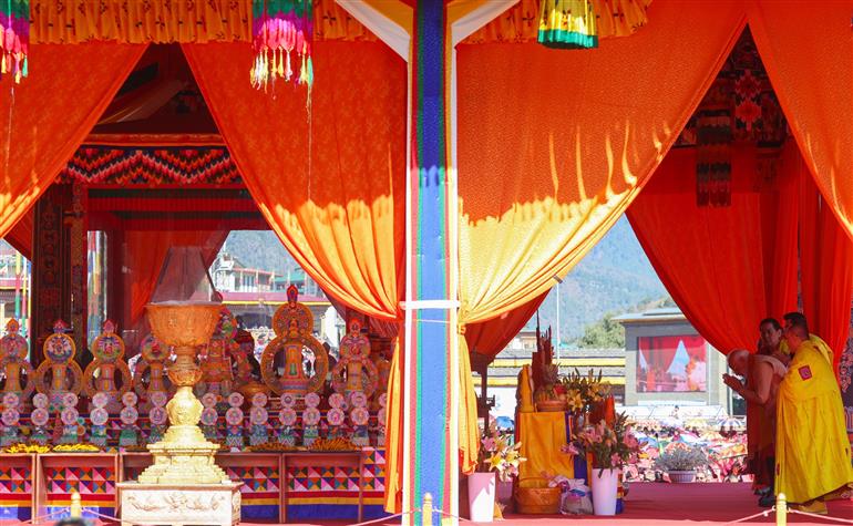 प्रधानमंत्री श्री नरेन्द्र मोदी ने 12 नवंबर 2025 को भूटान के थिंपू में महामहिम द्रुक ग्यालपो और चौथे नरेश महामहिम द्रुक ग्यालपो के साथ कालचक्र “व्हील ऑफ टाइम” सशक्तिकरण समारोह के उद्घाटन में शिरकत की।:Prime Minister's Office प्रधानमंत्री श्री नरेन्द्र मोदी ने 12 नवंबर 2025 को भूटान के थिंपू में महामहिम द्रुक ग्यालपो और चौथे नरेश महामहिम द्रुक ग्यालपो के साथ कालचक्र “व्हील ऑफ टाइम” सशक्तिकरण समारोह के उद्घाटन में शिरकत की।:Prime Minister