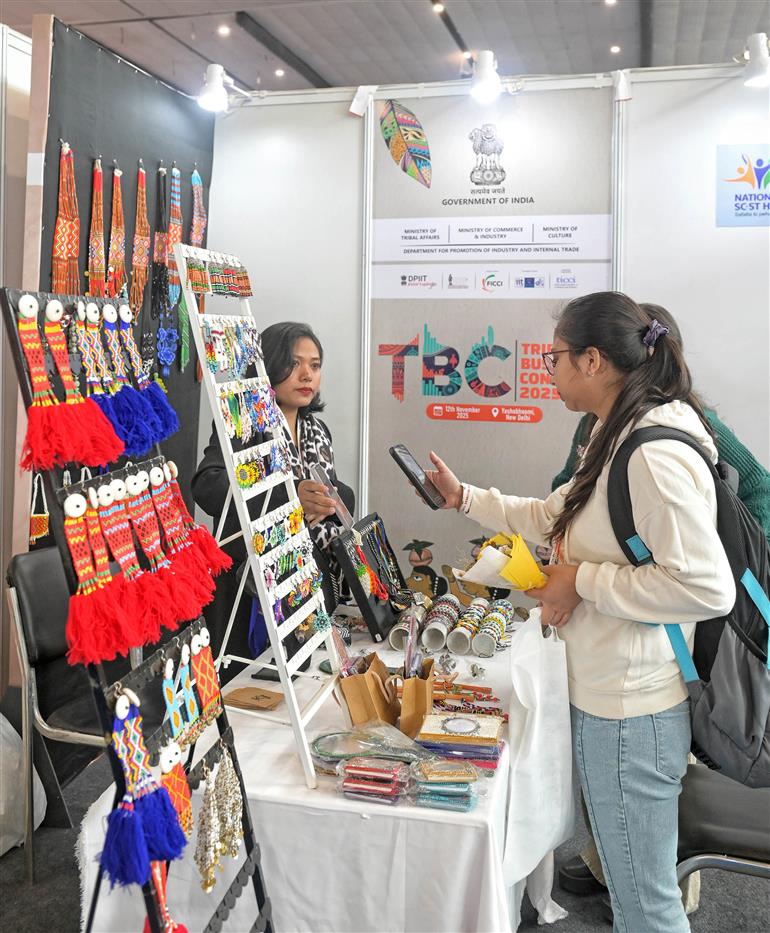 12 नवंबर, 2025 को नई दिल्ली में जनजातीय व्यापार सम्मेलन 2025 के दौरान आयोजित प्रदर्शनी की झलकियाँ।