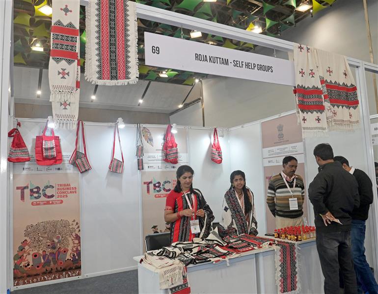 12 नवंबर, 2025 को नई दिल्ली में जनजातीय व्यापार सम्मेलन 2025 के दौरान आयोजित प्रदर्शनी की झलकियाँ।