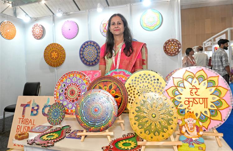 12 नवंबर, 2025 को नई दिल्ली में जनजातीय व्यापार सम्मेलन 2025 के दौरान आयोजित प्रदर्शनी की झलकियाँ।