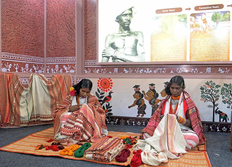 12 नवंबर, 2025 को नई दिल्ली में जनजातीय व्यापार सम्मेलन 2025 के दौरान आयोजित प्रदर्शनी की झलकियाँ।